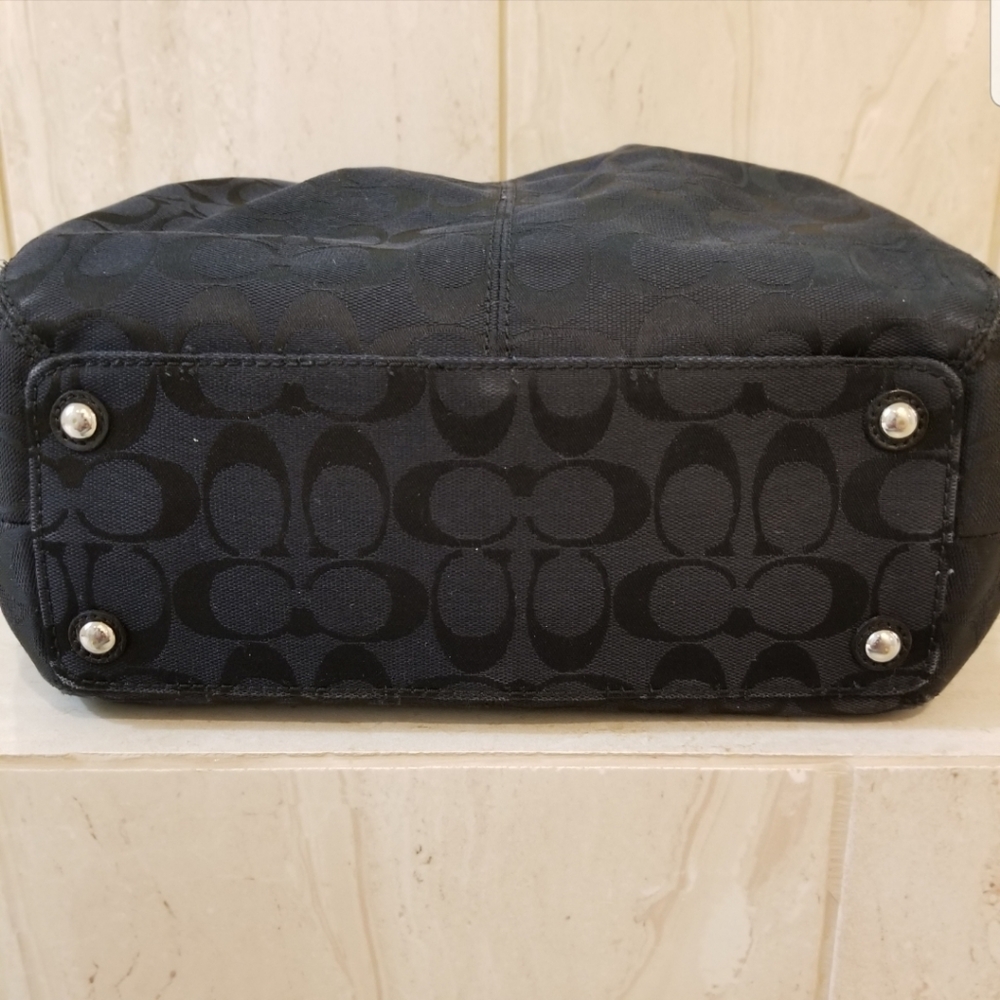 *Host Pick!!  Authentic Coach Hobo Bag* - Picture 5 of 11